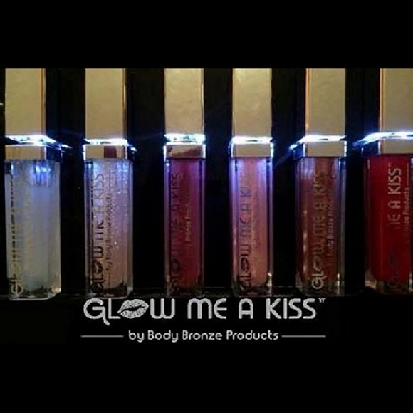 Free Ship NWT RED LIGHT UP LIP GLOSS w MIRROR. 100s in stock great girl gifts!💋 - Picture 2 of 8